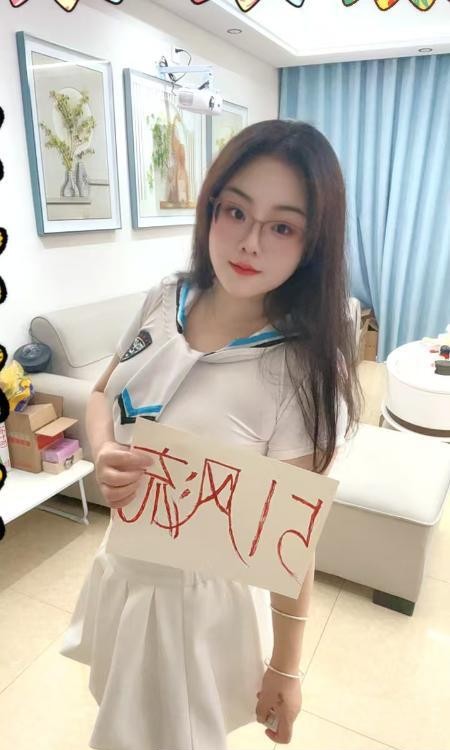 成都不限的眼镜妹