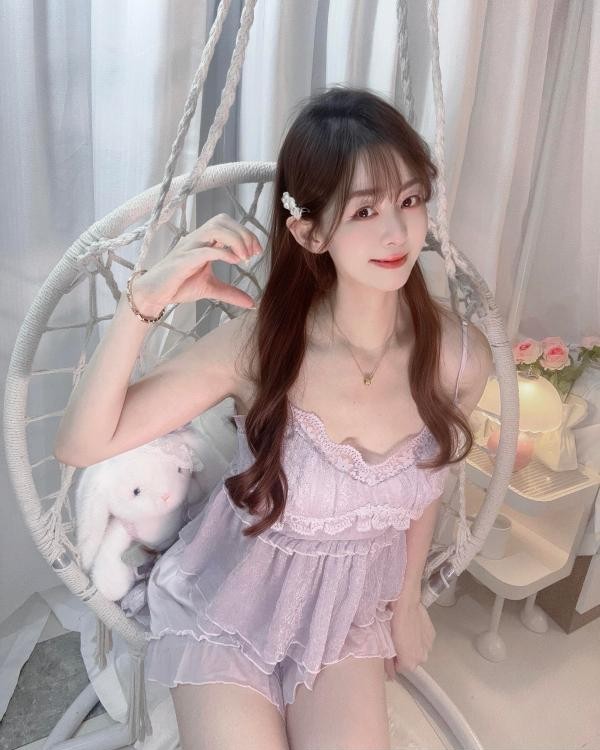 白貌美大长腿小姐姐