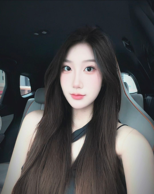 长腿大胸高颜值美女