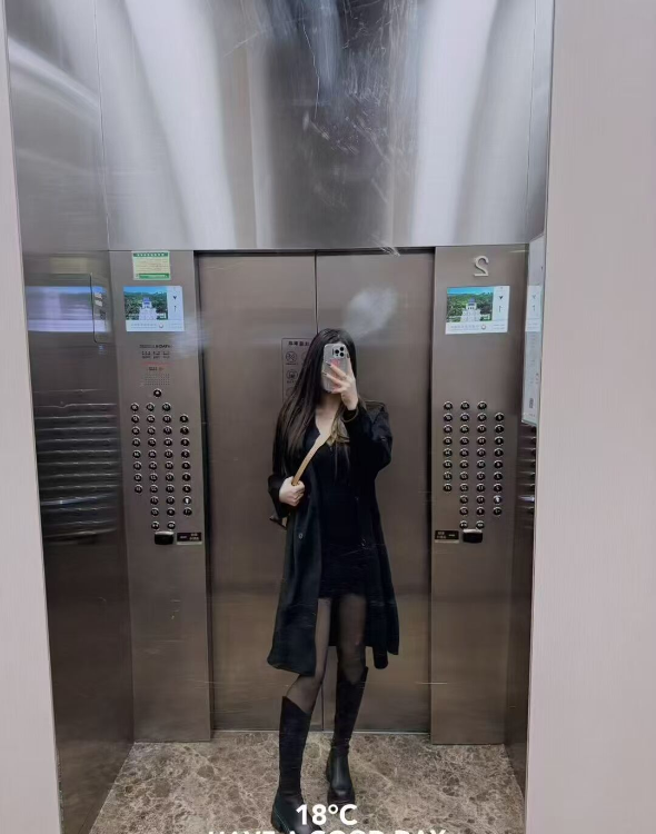 长腿大胸高颜值美女