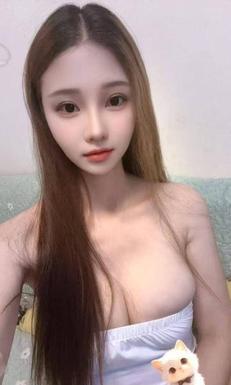 大胸细腰小姐姐