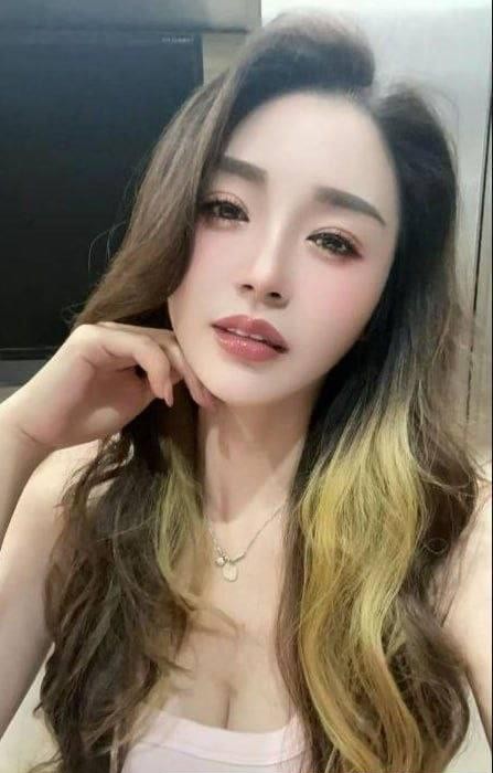 翘臀大奶妩媚少女