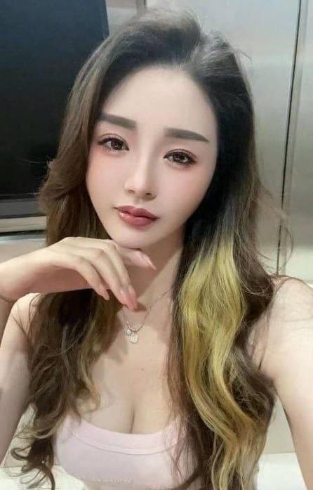 翘臀大奶妩媚少女