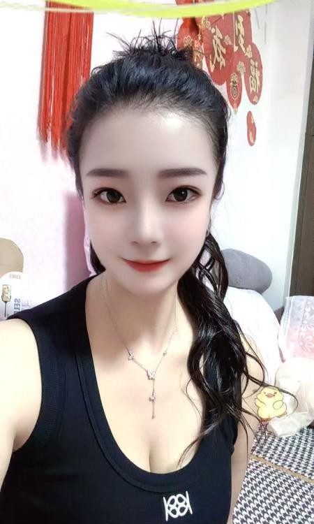 肤白嫩妹九月