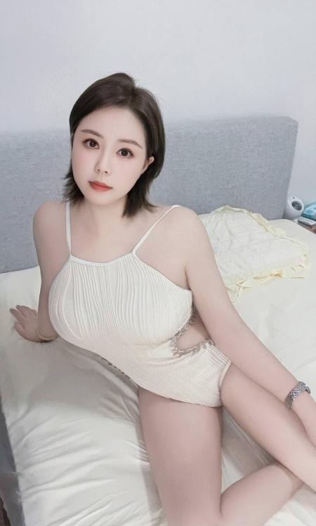 丰满大胸短发妹子