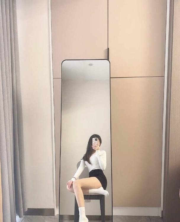 湖里水多翘臀嫩妹