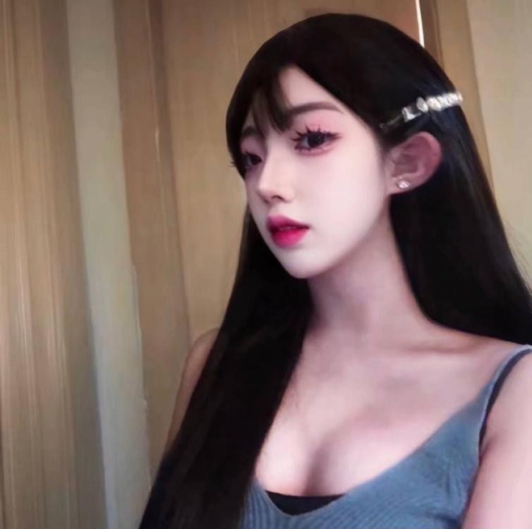 湖里水多翘臀嫩妹