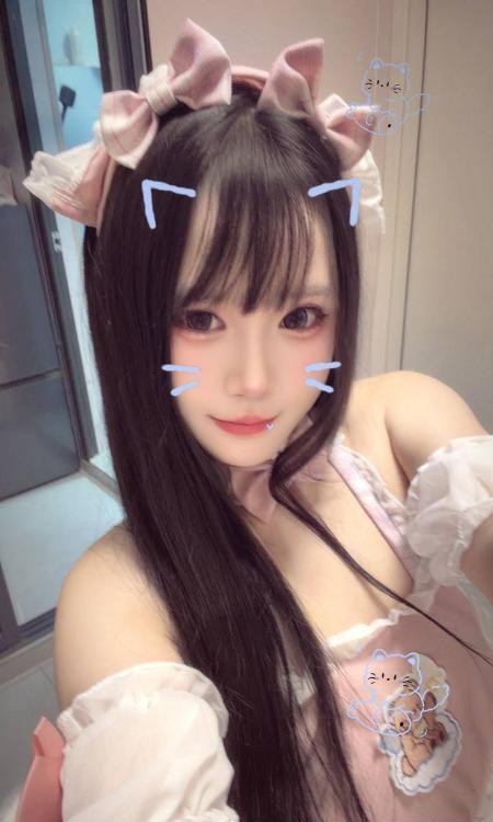 开朗美女狗儿老师