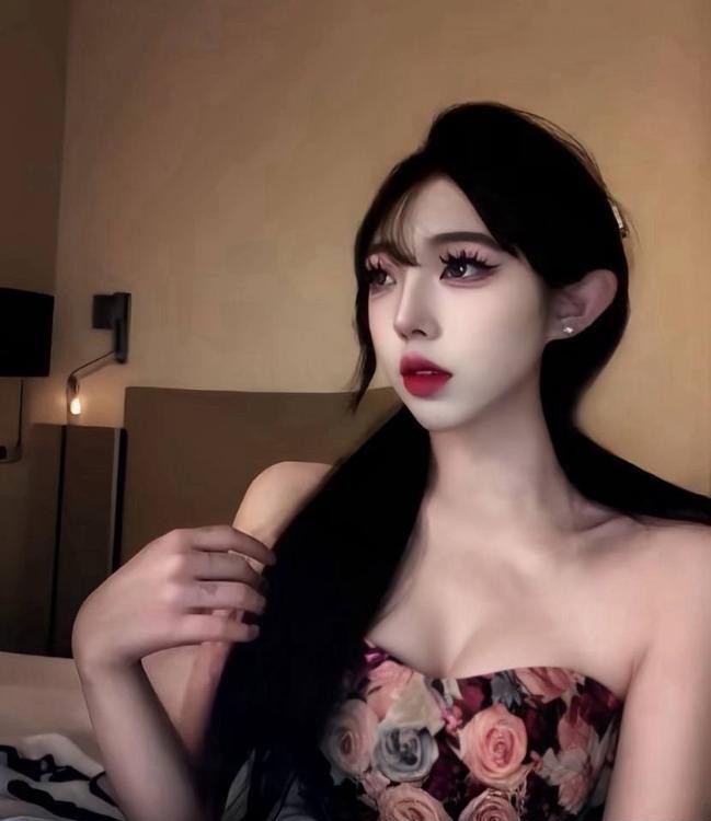 湖里水多翘臀嫩妹