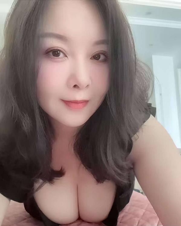 风骚大奶服务控骚少妇