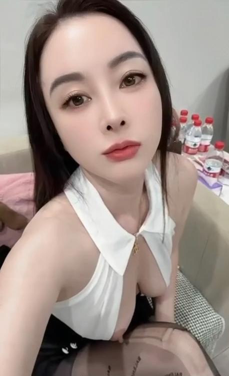 三刷制服诱惑安妮老师