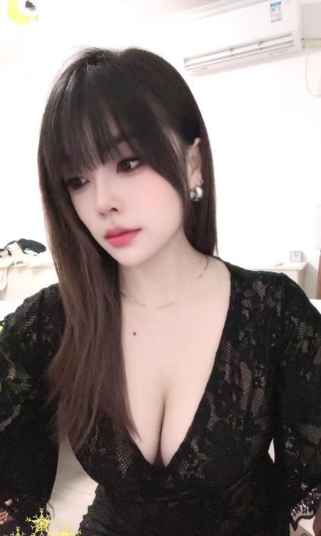 纹身冷白皮少妇