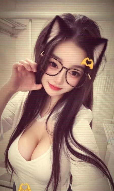长宁粉胸女友小苍井