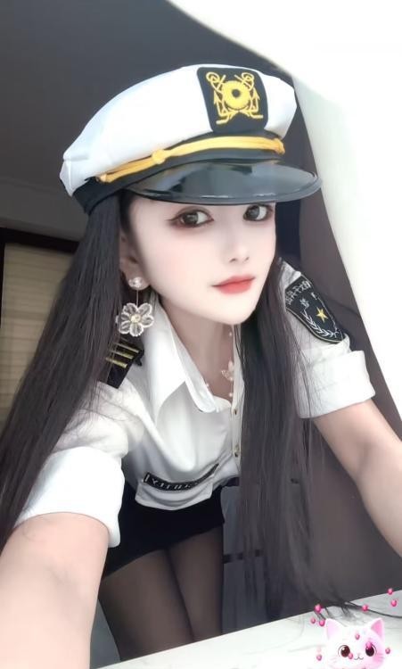 舌吻制服波老师