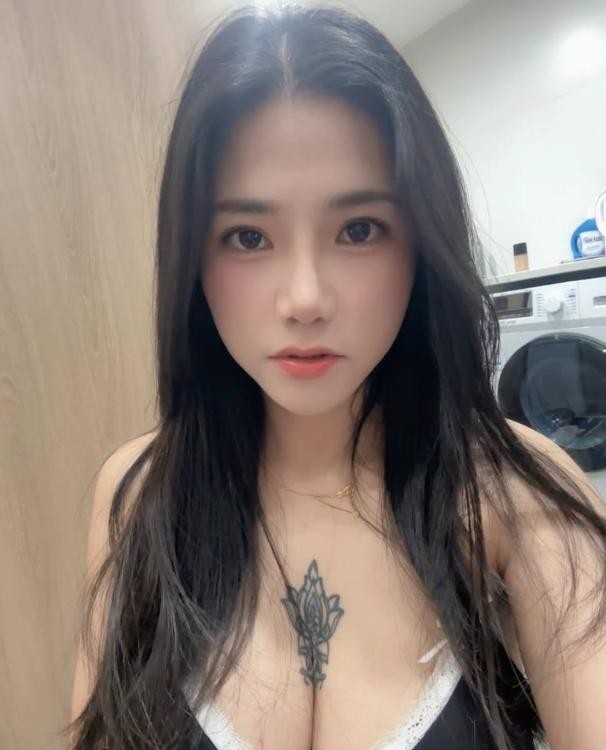 木渎舌吻美胸御姐