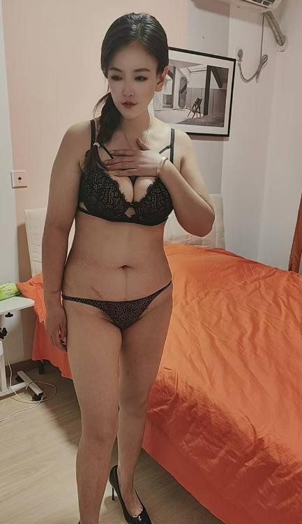 丰乳肥臀美艳少妇