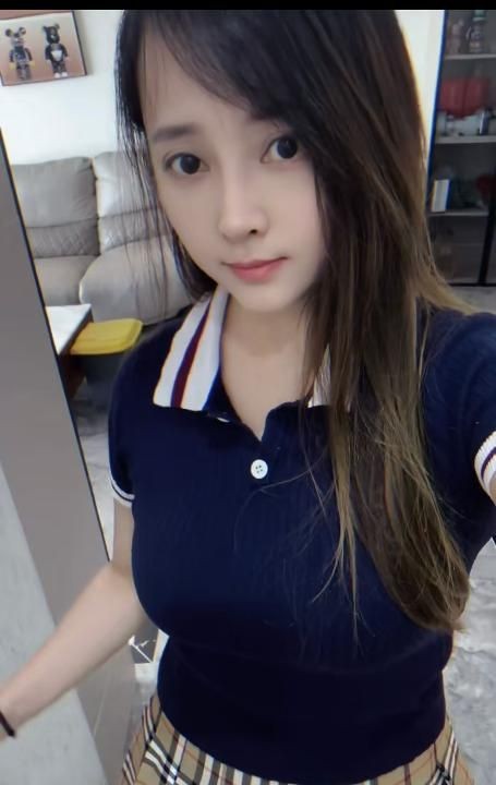 服务系大胸一线天少妇