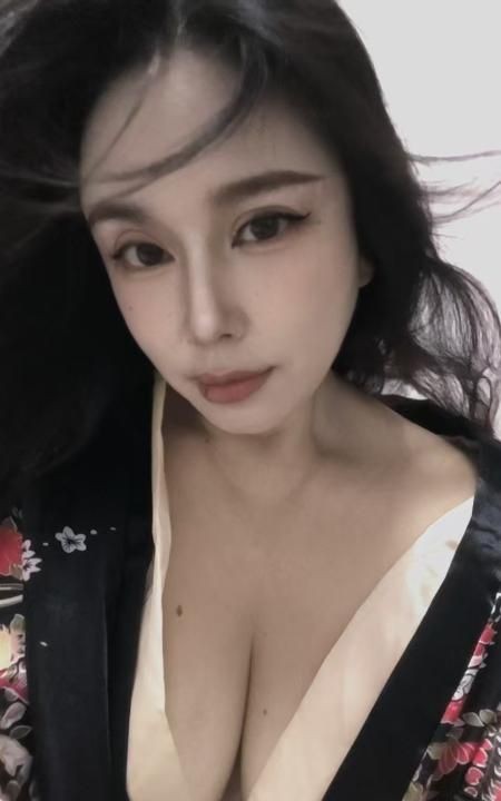 E罩杯巨乳奶莉莉