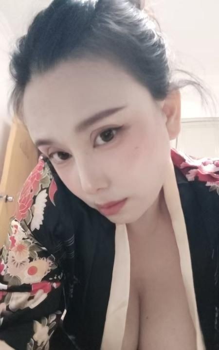 E罩杯巨乳奶莉莉