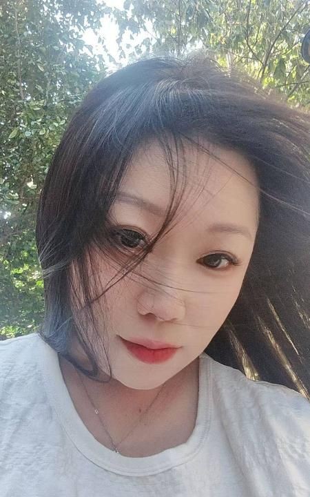 丰满大胸风骚少妇