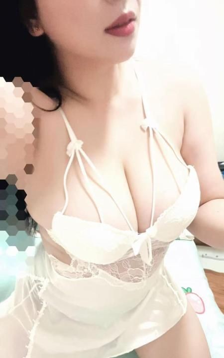 巨乳大波小姐姐