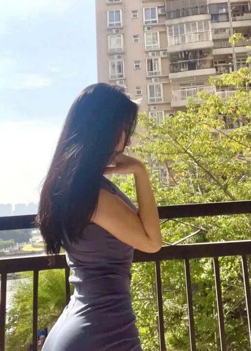 二刷大胸巧臀健身骚妇