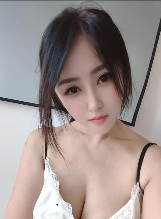 中山大胸美少妇
