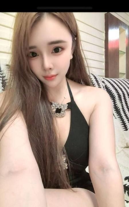 肤白巨乳瑜伽御姐娜娜