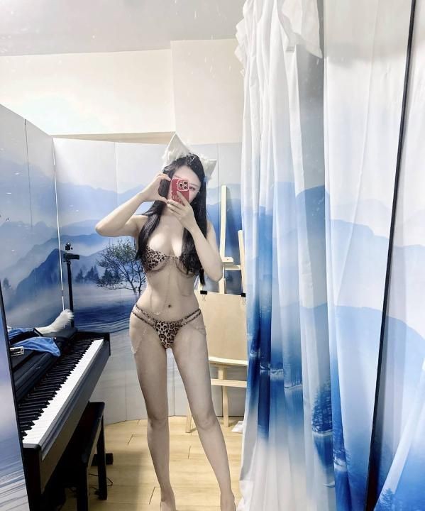 完美身材大胸颜值老师