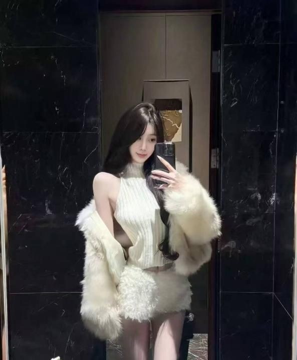 高颜值小嫩妹