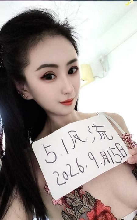 腰细臀圆的小骚逼