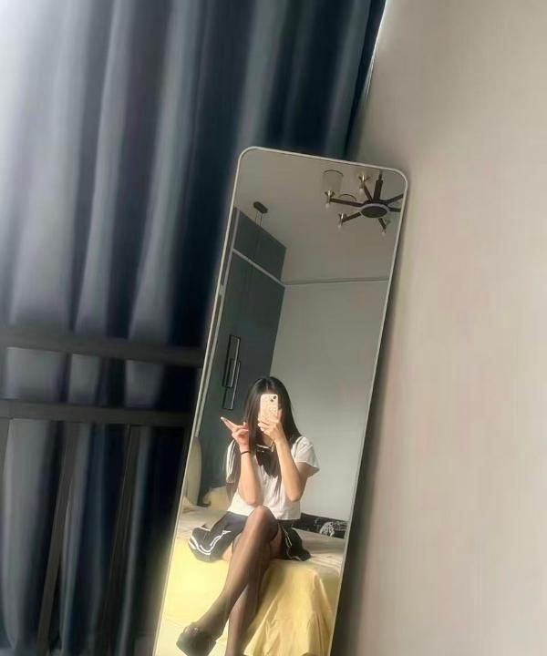 有颜有身材的兼职小妹