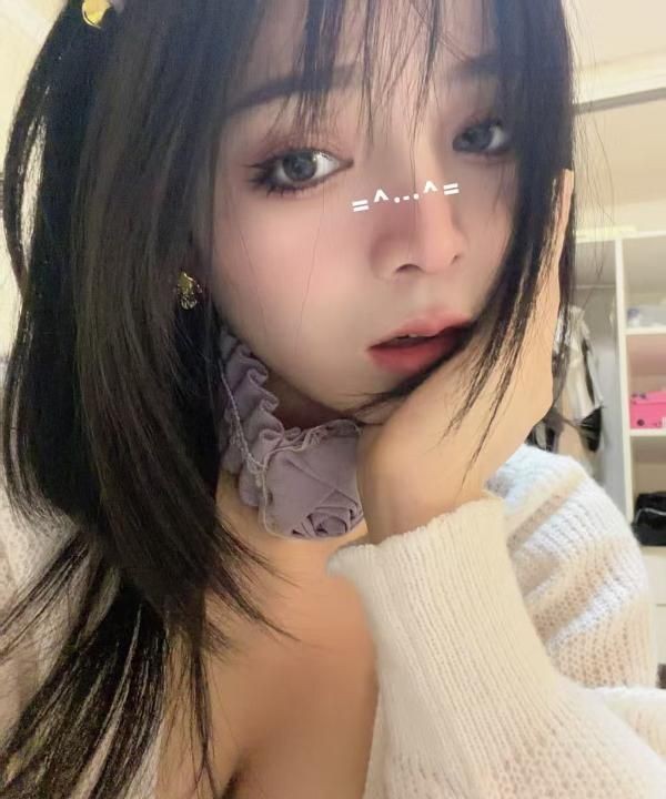 性感乳胶小萝莉