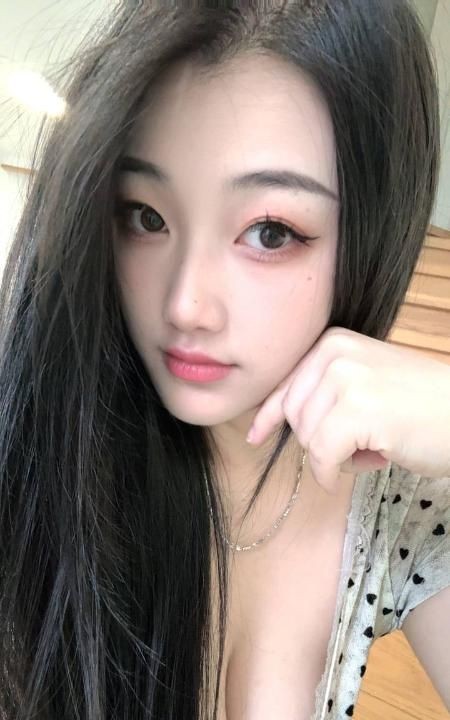 大胸美女雯雯