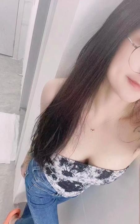 中项口爆极品美女