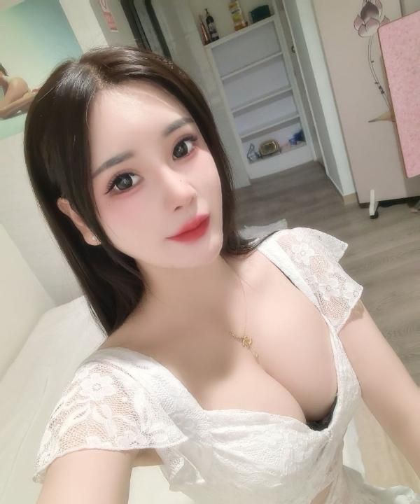 前凸后翘骚姐姐