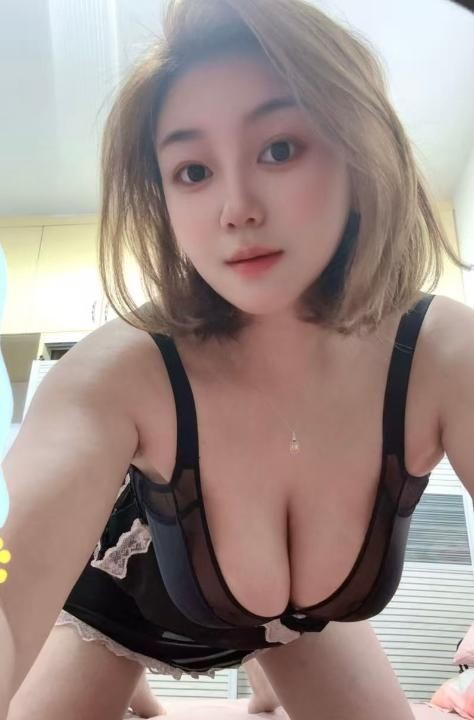 巨乳肥臀骚姐姐