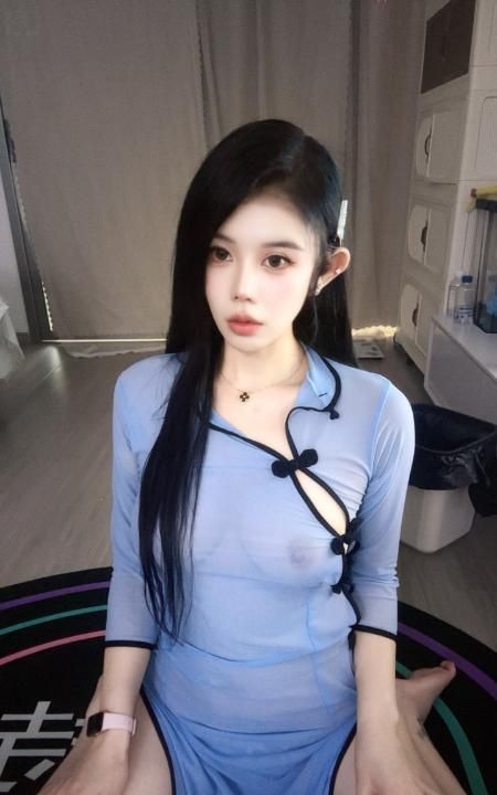 肤白粉嫩多水妹子