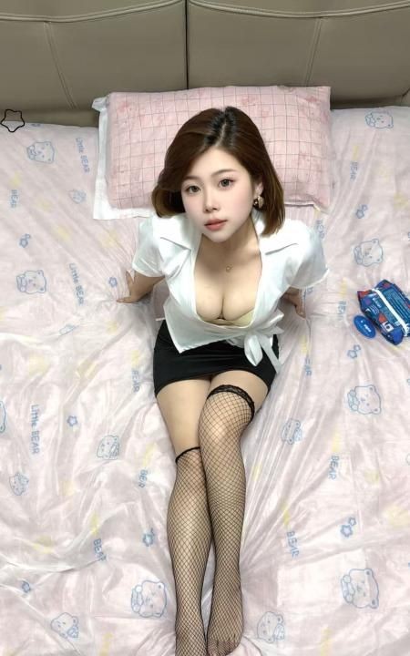 短发大白屁股嫩妹