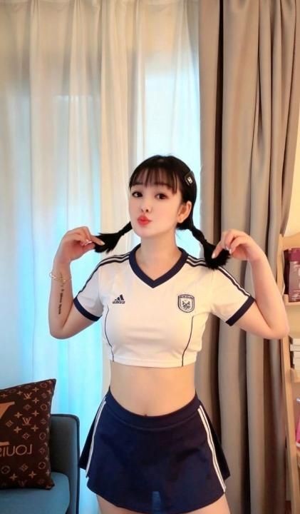 上城服务系蜜桃臀老师