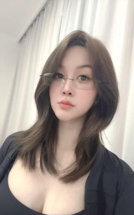 长腿大胸芊芊