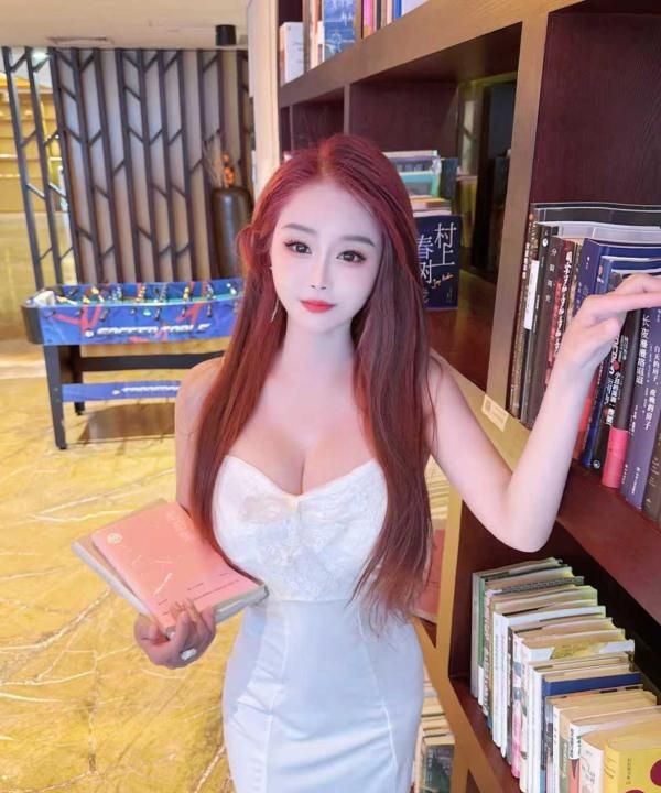 白云蜜桃臀瑜伽教练