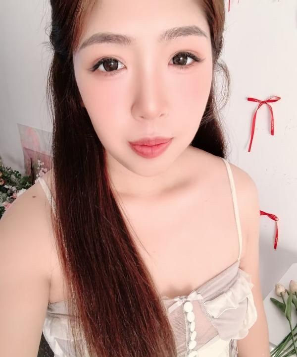 温温柔柔的美胸少妇