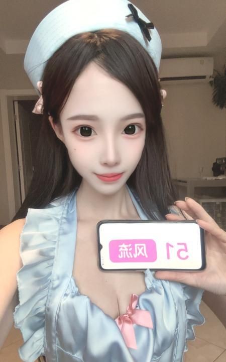 白嫩小巧骚妹