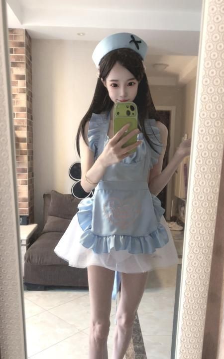 白嫩小巧骚妹