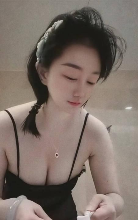 肤白S形小柳岩