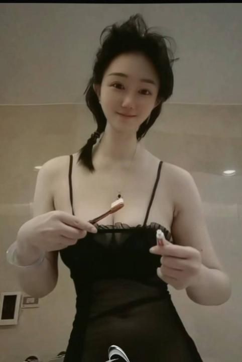 肤白S形小柳岩