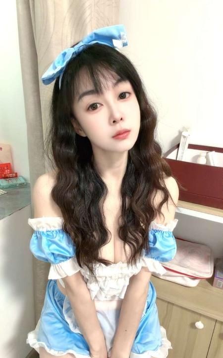 闷骚大白乳姐姐