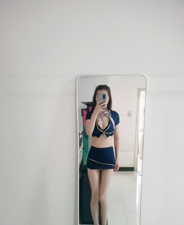 一线天制服诱惑
