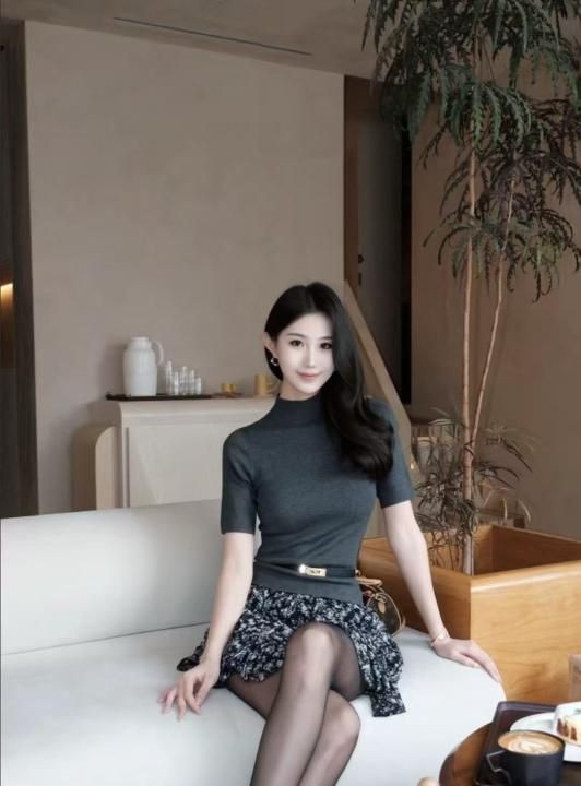 中项口爆服务系美女